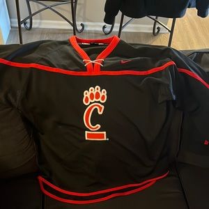 University of Cincinnati bearcats Large Nike Hockey jersey
